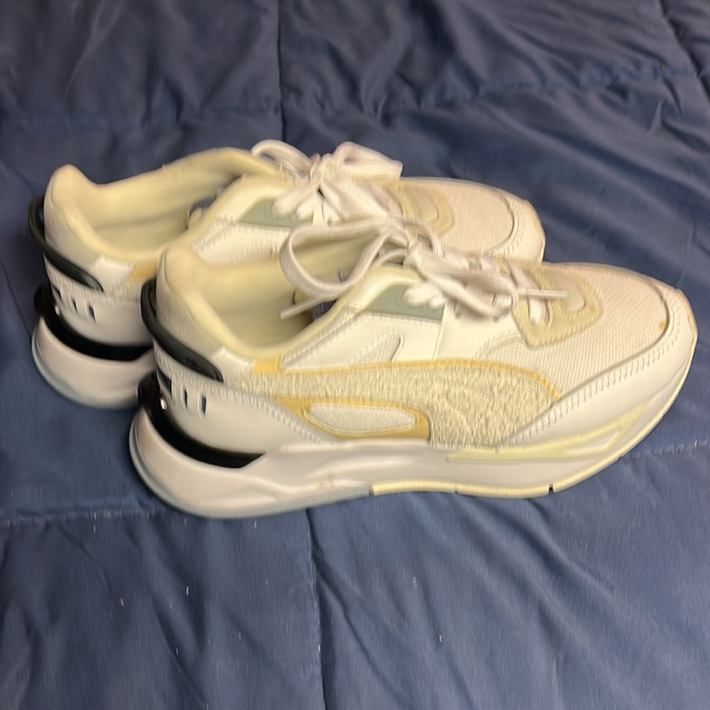 Puma - Picture 3 of 5